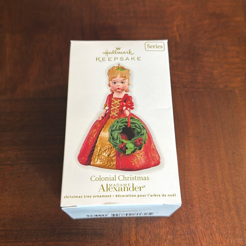 2012 Hallmark Keepsake Colonial Christmas 17th in Madame Alexander Dolls